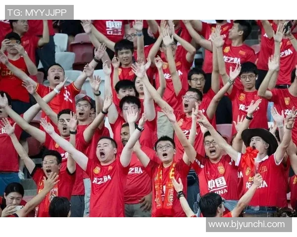 中意传奇足球明星赛盛大开幕球迷共庆足球文化的辉煌与激情 中意传奇足球明星赛盛大开幕球迷共庆足球文化的辉煌与激情