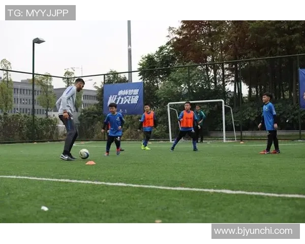 敬畏足球的力量与魅力在于它连接了无数心灵与梦想的共同追求